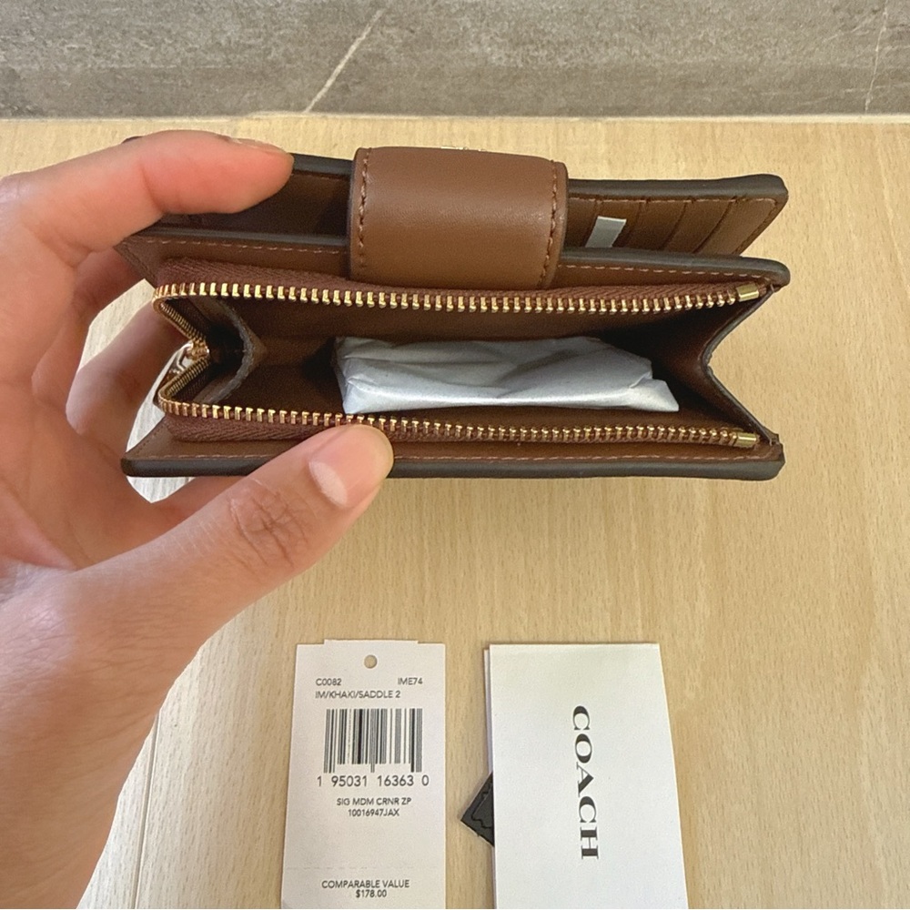 (NWT) Coach Medium Corner Zip Wallet In Signature Canvas - Picture 4 of 7